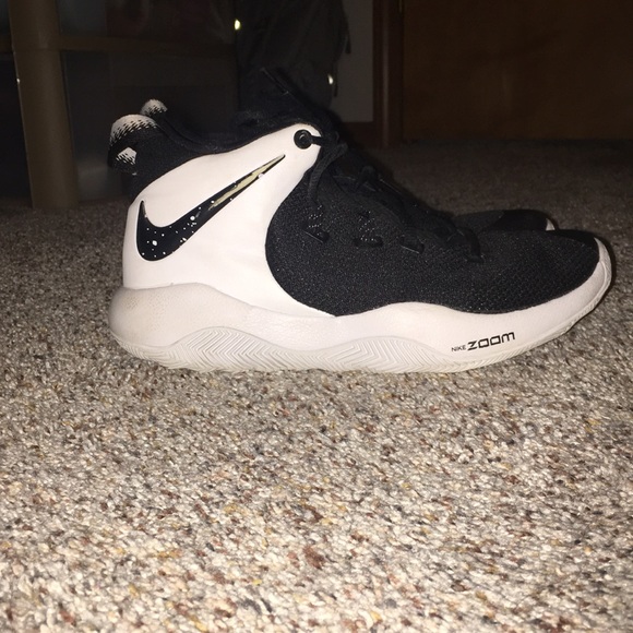 Nike Zoom Rev 2 basketball shoes - Picture 1 of 4